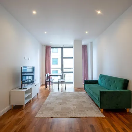 Londwell, Canary Wharf Boutique Balcony Apartment